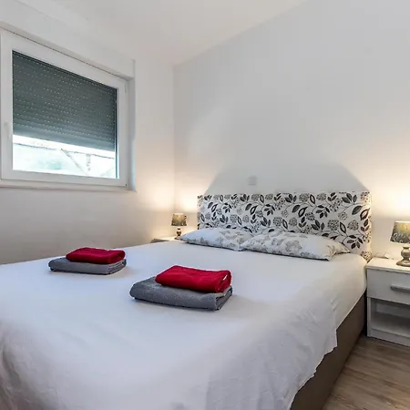 Beautiful In With Wifi Holiday home Bilice